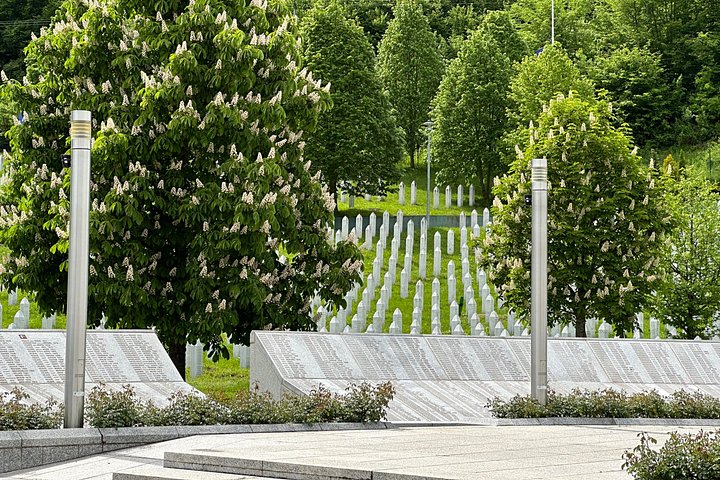 Un toccante tour di studio da Sarajevo al Memoriale del genocidio di Srebrenica, esplorando storia e memoria, foto 35 | wizardtrip