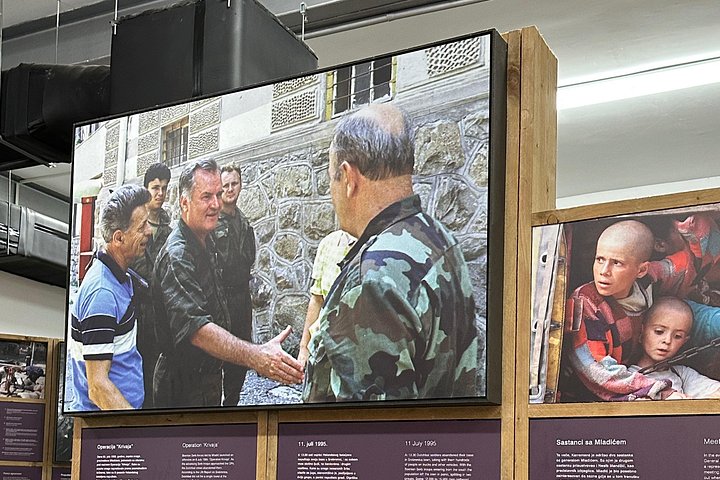 Un toccante tour di studio da Sarajevo al Memoriale del genocidio di Srebrenica, esplorando storia e memoria, foto 36 | wizardtrip