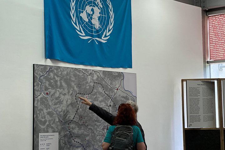 Un toccante tour di studio da Sarajevo al Memoriale del genocidio di Srebrenica, esplorando storia e memoria, foto 45 | wizardtrip
