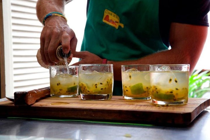 Cours de cuisine brésilienne pratique à Rio de Janeiro, avec des recettes délicieuses et des caïpirinhas, photo 8 | wizardtrip