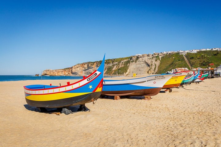 Excursão de um dia em grupo pequeno a partir de Lisboa para Fátima, Nazaré e Óbidos, mostrando locais religiosos, vistas costeiras e vilas medievais, foto 11 | wizardtrip