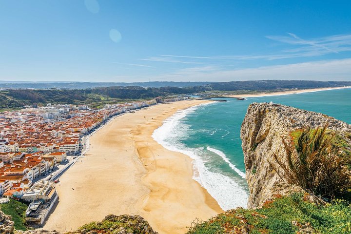 Excursão de um dia em grupo pequeno a partir de Lisboa para Fátima, Nazaré e Óbidos, mostrando locais religiosos, vistas costeiras e vilas medievais, foto 15 | wizardtrip