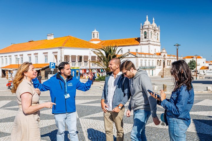 Excursão de um dia em grupo pequeno a partir de Lisboa para Fátima, Nazaré e Óbidos, mostrando locais religiosos, vistas costeiras e vilas medievais, foto 17 | wizardtrip