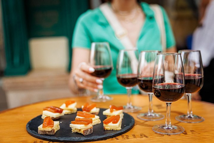 Un tour guiado a pie de comida y vino por las calles históricas de Lisboa, Portugal, foto 12 | wizardtrip