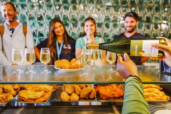 Un tour guiado a pie de comida y vino por las calles históricas de Lisboa, Portugal, foto 14 | wizardtrip