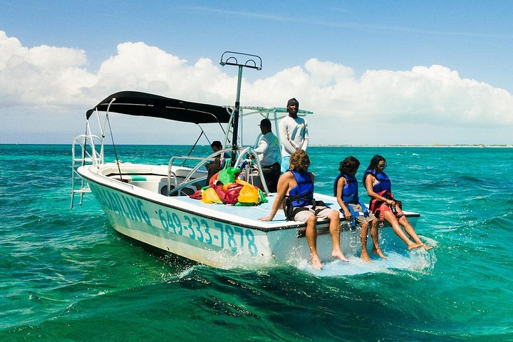 Ervaar spannend parasailen boven de turquoise wateren van Grace Bay, Providenciales, foto 8 | wizardtrip
