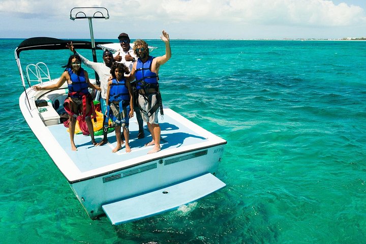 Ervaar spannend parasailen boven de turquoise wateren van Grace Bay, Providenciales, foto 13 | wizardtrip