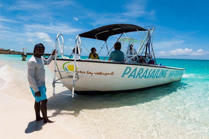 Ervaar spannend parasailen boven de turquoise wateren van Grace Bay, Providenciales, foto 24 | wizardtrip