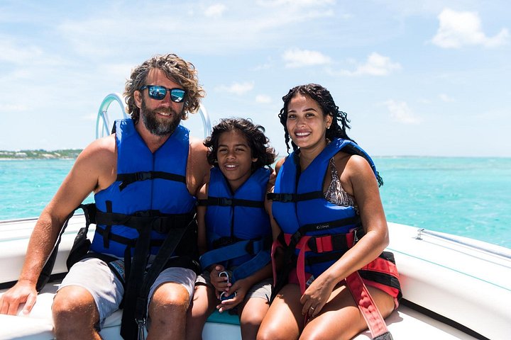 Ervaar spannend parasailen boven de turquoise wateren van Grace Bay, Providenciales, foto 31 | wizardtrip