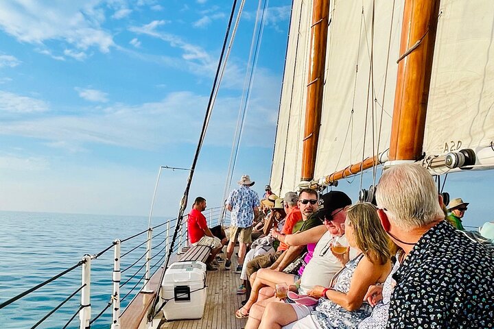 Key West solnedgangssejlads ombord på en elegant skonnert med gratis drikkevarer og forretter, foto 6 | wizardtrip