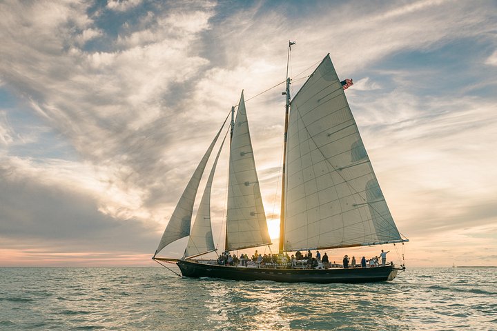 Key West solnedgangssejlads ombord på en elegant skonnert med gratis drikkevarer og forretter, foto 7 | wizardtrip