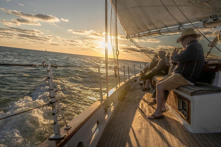 Key West solnedgangssejlads ombord på en elegant skonnert med gratis drikkevarer og forretter, foto 8 | wizardtrip