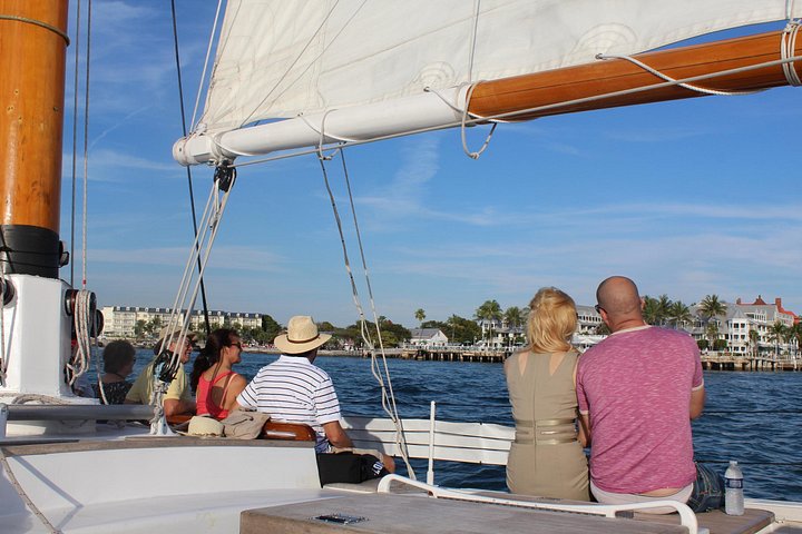 Key West solnedgangssejlads ombord på en elegant skonnert med gratis drikkevarer og forretter, foto 13 | wizardtrip