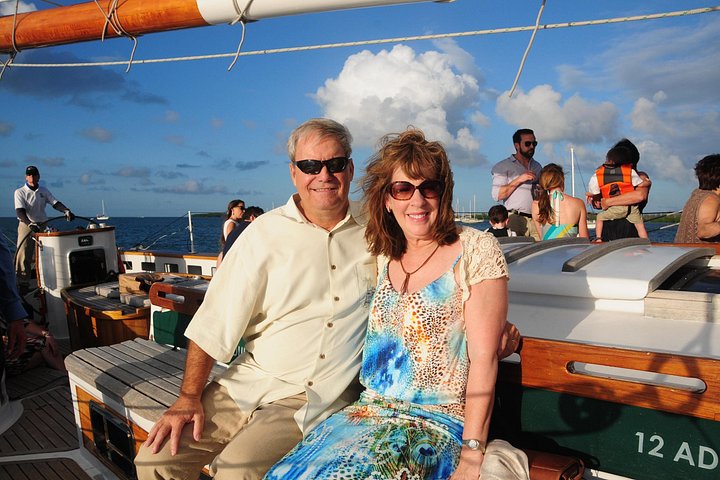 Key West solnedgangssejlads ombord på en elegant skonnert med gratis drikkevarer og forretter, foto 18 | wizardtrip