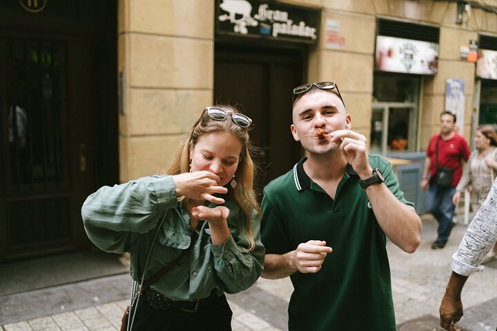 Un tour guidé en petit groupe explorant les bars à pintxos et le vin de la vieille ville de Saint-Sébastien, photo 13 | wizardtrip