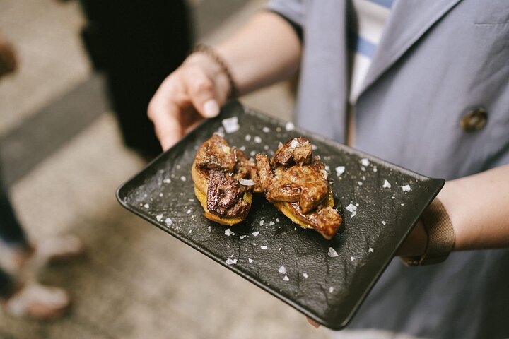 Un tour guidé en petit groupe explorant les bars à pintxos et le vin de la vieille ville de Saint-Sébastien, photo 14 | wizardtrip