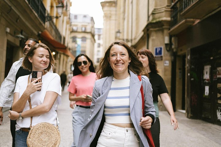 Un tour guidé en petit groupe explorant les bars à pintxos et le vin de la vieille ville de Saint-Sébastien, photo 25 | wizardtrip