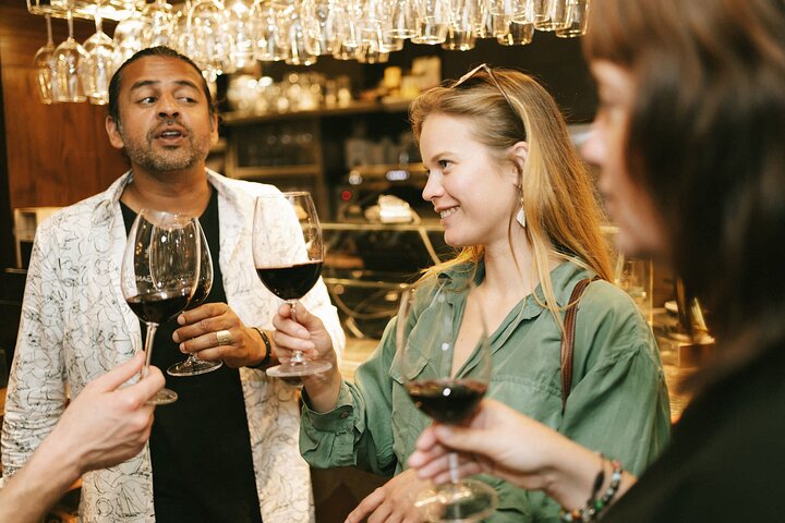 Un tour guidé en petit groupe explorant les bars à pintxos et le vin de la vieille ville de Saint-Sébastien, photo 26 | wizardtrip
