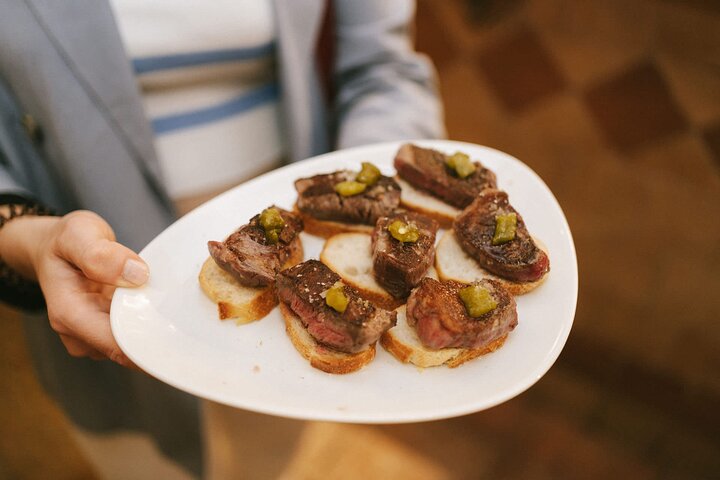 Un tour guidé en petit groupe explorant les bars à pintxos et le vin de la vieille ville de Saint-Sébastien, photo 28 | wizardtrip
