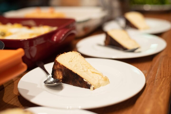 Un tour guidé en petit groupe explorant les bars à pintxos et le vin de la vieille ville de Saint-Sébastien, photo 32 | wizardtrip