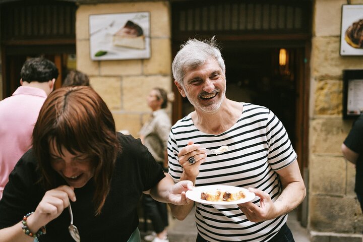 Un tour guidé en petit groupe explorant les bars à pintxos et le vin de la vieille ville de Saint-Sébastien, photo 33 | wizardtrip