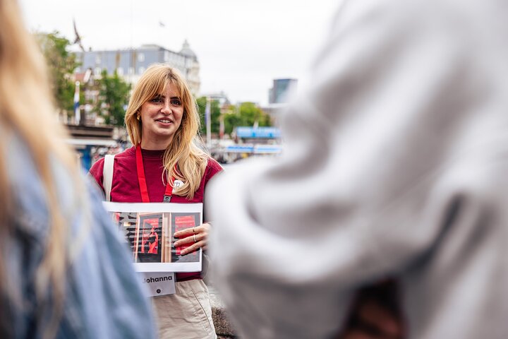 En guidet rundvisning gennem Amsterdams historiske Red Light District, der udforsker dets unikke kultur og historie, foto 6 | wizardtrip