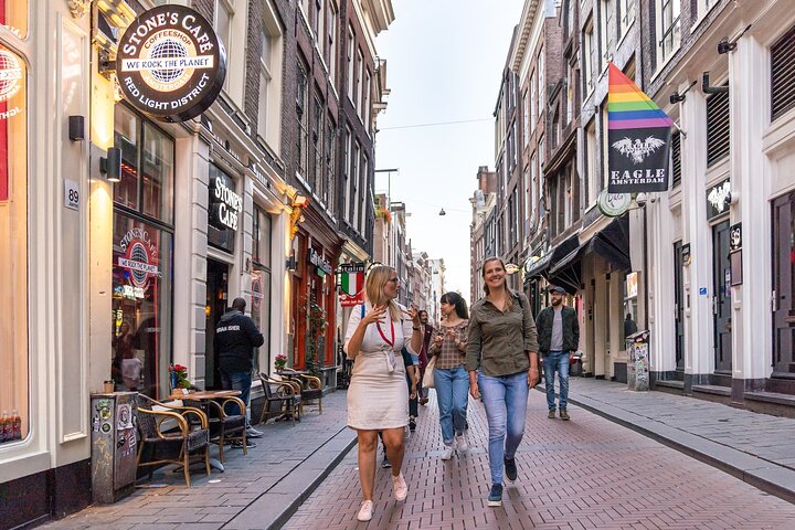 En guidet rundvisning gennem Amsterdams historiske Red Light District, der udforsker dets unikke kultur og historie, foto 10 | wizardtrip