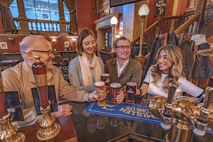 Explore historic London pubs on a guided walking tour, discovering literary and architectural gems, photo 1 | wizardtrip