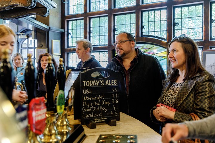 Explore pubs históricos de Londres num tour guiado a pé, descobrindo joias literárias e arquitetónicas, foto 6 | wizardtrip