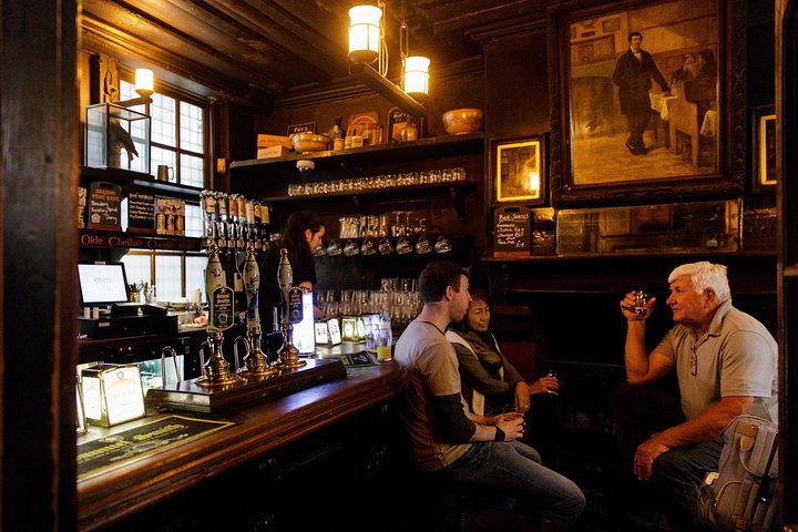 Explore pubs históricos de Londres num tour guiado a pé, descobrindo joias literárias e arquitetónicas, foto 14 | wizardtrip