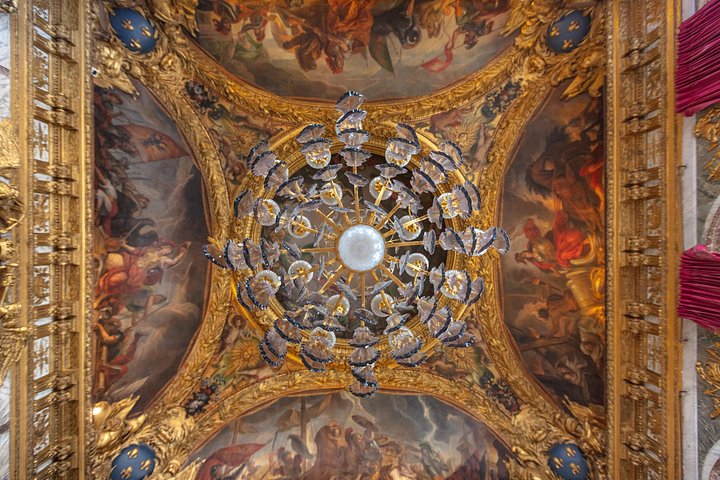 Guided tour of the opulent Palace of Versailles, including the Hall of Mirrors, photo 8 | wizardtrip