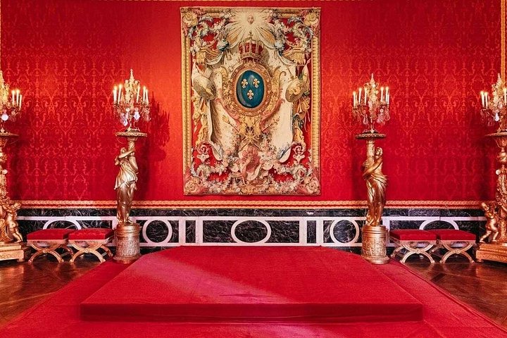 Guided tour of the opulent Palace of Versailles, including the Hall of Mirrors, photo 13 | wizardtrip
