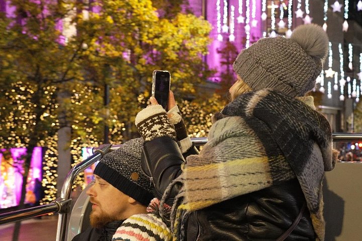 夜のロンドンのきらめくクリスマスイルミネーションを紹介するオープンデッキバスツアー、写真6 | wizardtrip