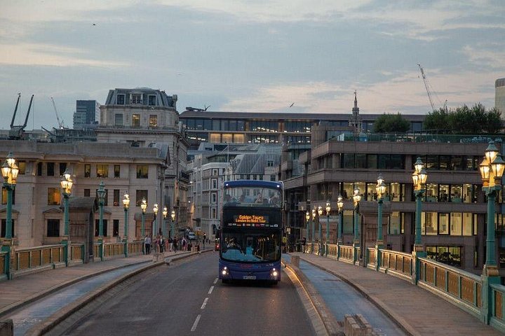 夜のロンドンのきらめくクリスマスイルミネーションを紹介するオープンデッキバスツアー、写真20 | wizardtrip