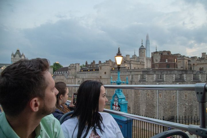 Night bus tour of London's illuminated landmarks including the London Eye and Big Ben, photo 11 | wizardtrip