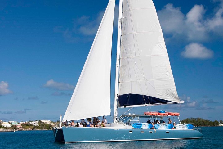 Katamaransegling och snorklingsäventyr på Bermuda, med turkost vatten och ö-landskap, foto 2 | wizardtrip