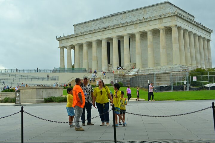 Guided E-Cart tour of Washington D.C.'s historic monuments and landmarks, including the White House, photo 16 | wizardtrip