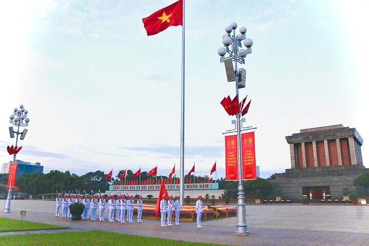 Private tour exploring Hanoi's landmarks, Train Street, and local markets, photo 7 | wizardtrip