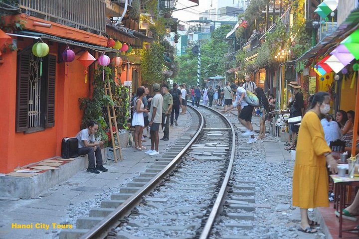 Private tour exploring Hanoi's landmarks, Train Street, and local markets, photo 14 | wizardtrip