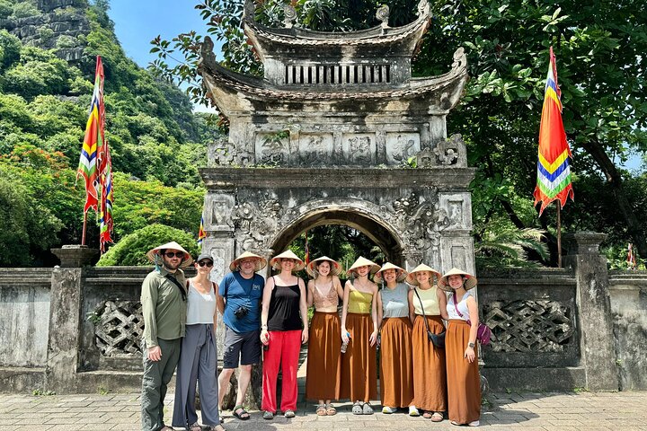 Lyxig heldagstur från Hanoi till Ninh Binh med limousinvan, natursköna vyer, båtturer och kulturplatser, foto 6 | wizardtrip