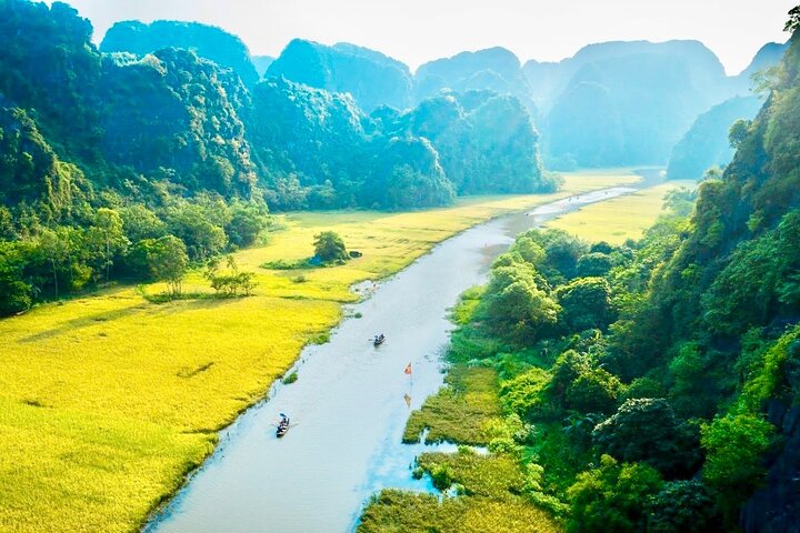 Lyxig heldagstur från Hanoi till Ninh Binh med limousinvan, natursköna vyer, båtturer och kulturplatser, foto 7 | wizardtrip