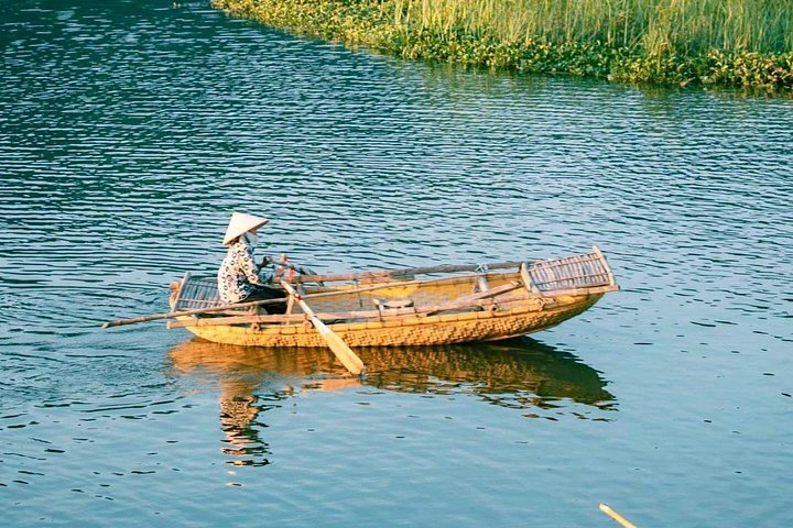 Lyxig heldagstur från Hanoi till Ninh Binh med limousinvan, natursköna vyer, båtturer och kulturplatser, foto 8 | wizardtrip