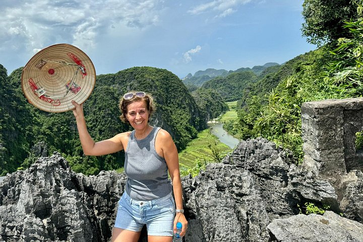 Lyxig heldagstur från Hanoi till Ninh Binh med limousinvan, natursköna vyer, båtturer och kulturplatser, foto 9 | wizardtrip