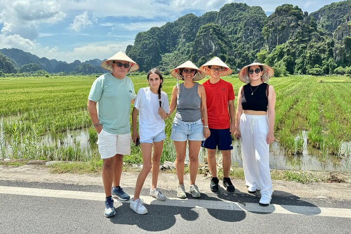 Lyxig heldagstur från Hanoi till Ninh Binh med limousinvan, natursköna vyer, båtturer och kulturplatser, foto 10 | wizardtrip