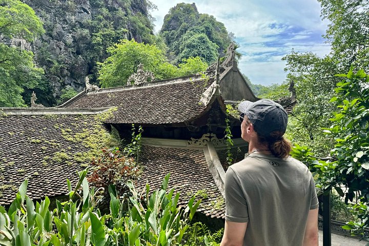 Lyxig heldagstur från Hanoi till Ninh Binh med limousinvan, natursköna vyer, båtturer och kulturplatser, foto 17 | wizardtrip