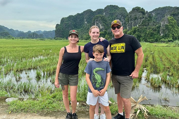 Lyxig heldagstur från Hanoi till Ninh Binh med limousinvan, natursköna vyer, båtturer och kulturplatser, foto 18 | wizardtrip