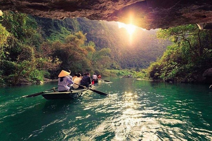 Lyxig heldagstur från Hanoi till Ninh Binh med limousinvan, natursköna vyer, båtturer och kulturplatser, foto 19 | wizardtrip