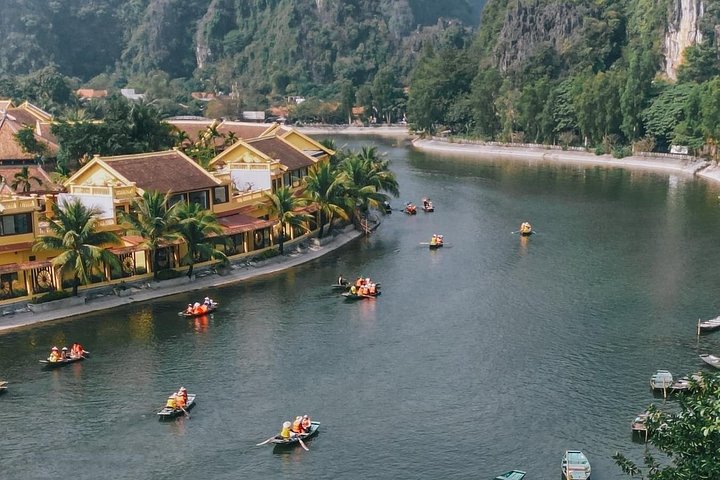 Lyxig heldagstur från Hanoi till Ninh Binh med limousinvan, natursköna vyer, båtturer och kulturplatser, foto 27 | wizardtrip
