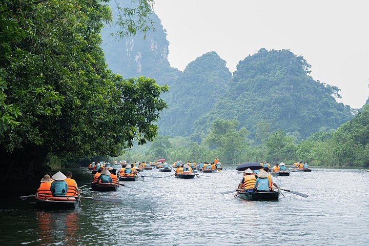 Lyxig heldagstur från Hanoi till Ninh Binh med limousinvan, natursköna vyer, båtturer och kulturplatser, foto 28 | wizardtrip