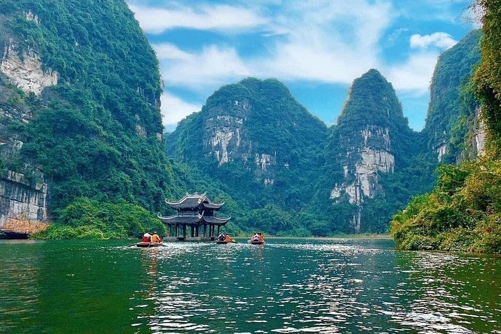 Lyxig heldagstur från Hanoi till Ninh Binh med limousinvan, natursköna vyer, båtturer och kulturplatser, foto 29 | wizardtrip